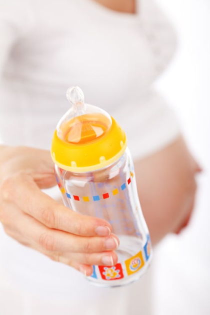 新手孕妈们一起来学习如何选择奶瓶