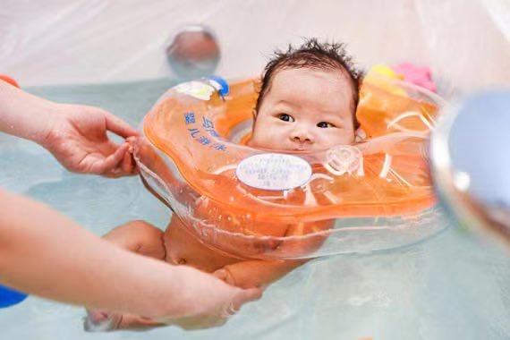 新生儿学游泳的最佳时间